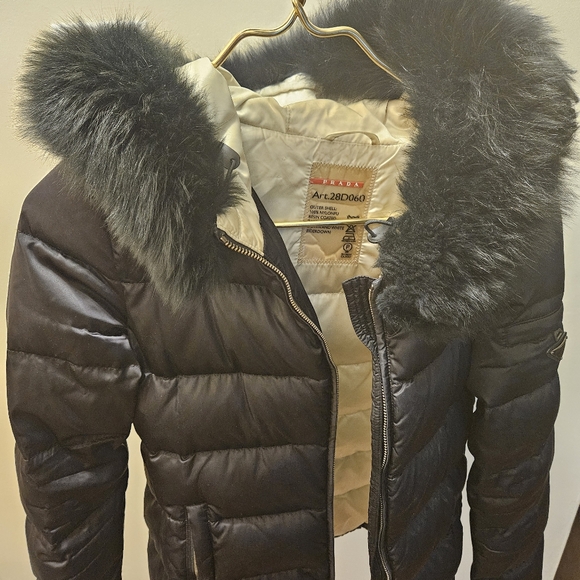 Authentic Prada Puffer Down Fox Fur Jacket with Metal Logo - Picture 5 of 14